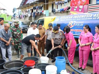 Sambut Hari Bhayangkara, Polres Sibolga Salurkan 8000 liter Air Bersih untuk Masyarakat