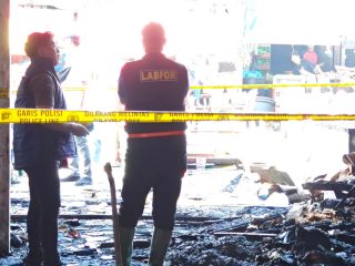 Tim Labfor Polda Sumut dan Polres Sibolga Olah TKP penyebab Kebakaran Pasar Nauli