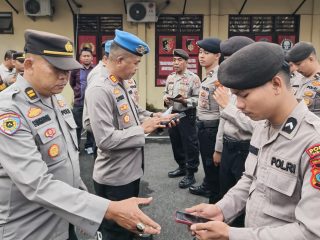 Propam Periksa HP Personil Polres Sibolga, Pastikan Tak Ada Aplikasi Judi Online dan Pinjaman Ilegal