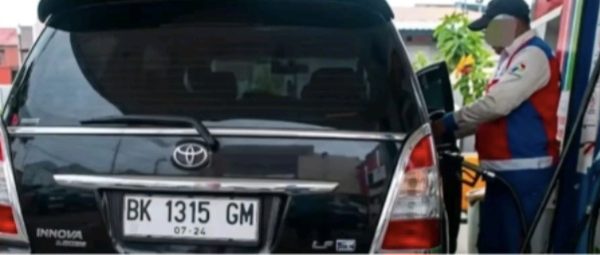 Dua Mobil Langsir Solar Berulang Kali Masuk SPBU